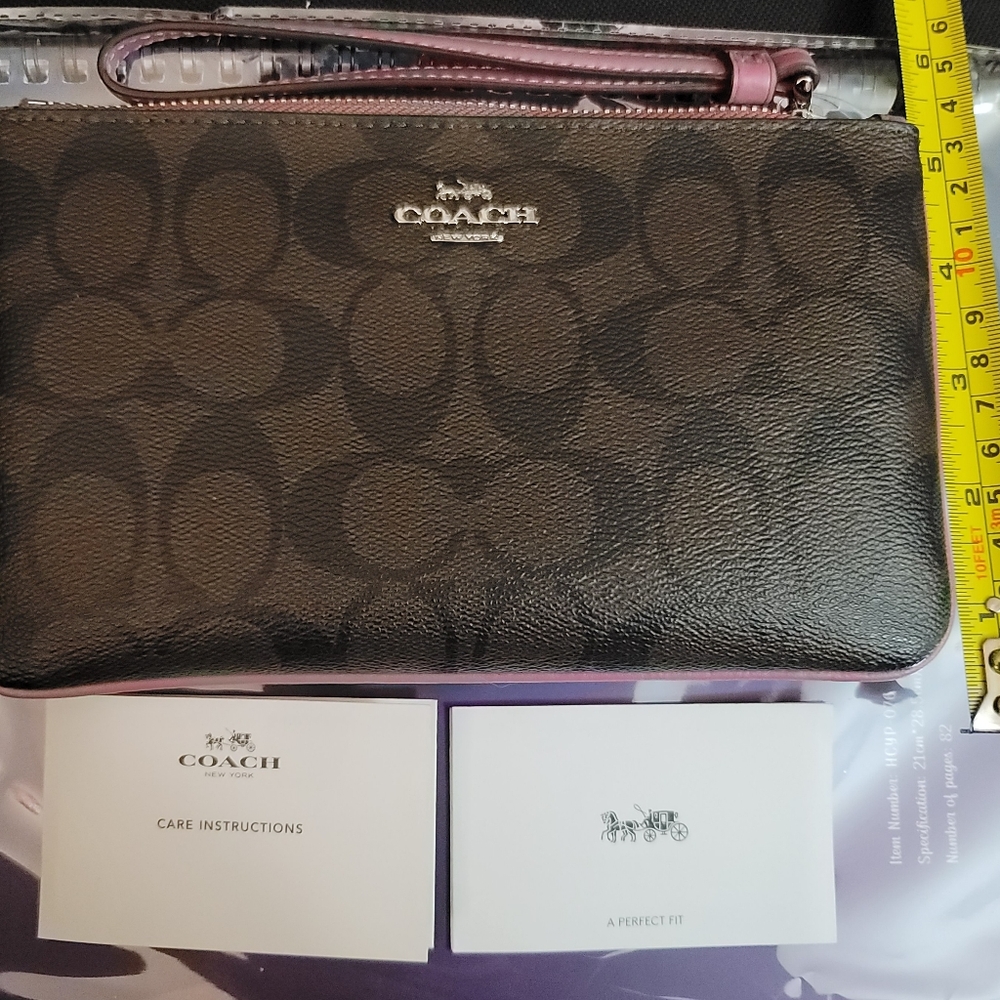 *SOLD*                        Coach Signature Logo Handcrafted Accessory - Picture 5 of 9